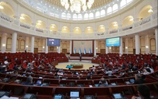 В Узбекистане учреждаются символы Президента - знак и штандарт