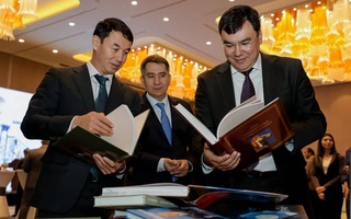 Библиотека Международного университета туризма и культурного наследия «Шелковый Путь» пополняется ценными книгами