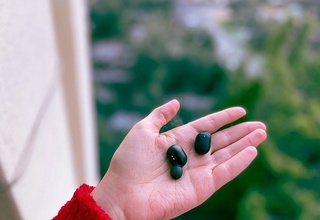 Қулоқчин эшитиш қобилиятига зарар етказади – тадқиқот