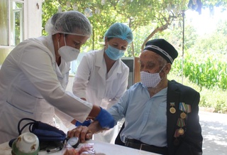 Ҳарбий хизматчилар Иккинчи жаҳон уруши қанташчилари холидан хабар олишди