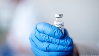 Великобритания выдала лицензию на применение вакцины Pfizer и BioNTech