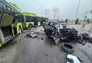 Тошкентда автобус ва Tracker иштирокида йўл транспорти ҳодисаси содир бўлди