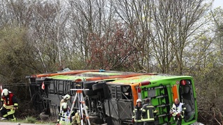 Германияда автобус иштирокидаги йўл-транспорт ҳодисаси оқибатида беш киши ҳаётдан кўз юмди