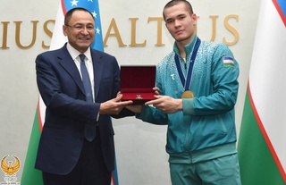 Шамшербозони ватаниро дар хона ба таври муносиб пешвоз гирифтанд