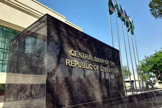 Бонки марказии Ӯзбекистон иҷозатномаи се ташкилоти пардохтро бозхонд