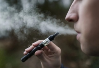 Олимлар электрон сигареталар юрак-қон томир тизимига зарар етказишини аниқлашди