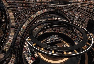 Дар Чин мағозаи аҷоибу ғароиби китоб кушода шуд, ки ба китобхонӣ илҳом мебахшад.