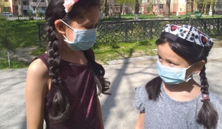 ЖССТ: Беш ёшдан кичик болалар ниқоб тақиши шарт эмас