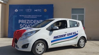 Қўнғиротдаги мактабга Президент совғаси - «Спарк» автомобили топширилди