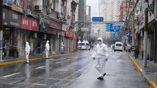 В Шанхае объявили крупнейший локдаун из-за коронавируса за два года