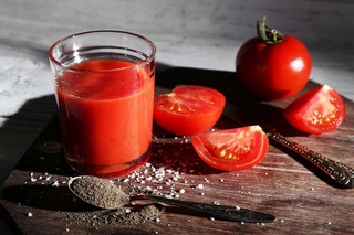 Scientists have found out the benefits of tomato juice in the fight against cholesterol