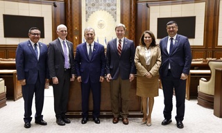 АҚШ Конгресси Вакиллар палатасининг қўмита раиси Олий Мажлис Сенатида