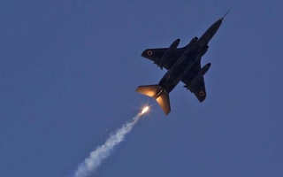 В Индии разбился военный самолет, два человека погибли