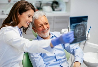 Больные зубы и десны могут провоцировать болезнь Альцгеймера