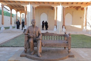 Буюкларнинг руҳи доимо уйғоқ. Буни уларнинг уй-музейлари зиёратида ҳам теран ҳис қилмоғимиз керак