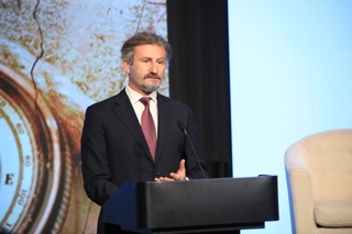 Туркиялик дизайнер Ўзбекистон раҳбари ишончини оқлашга ҳаракат қиляпти