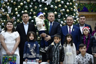 Праздник к нам приходит