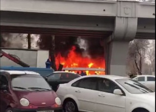 Toshkentda yer usti metro bekati yonidagi binoda sodir boʻlgan yongʻin bartaraf etildi