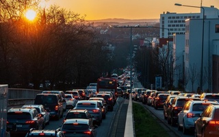 Fransiyada avtomobil haydamagani uchun haydovchilarga pul toʻlanadi