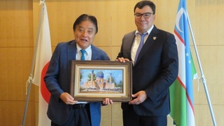 Азиз Абдуҳакимов Япониянинг Нагоя шаҳри мери билан учрашди