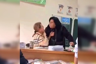 Сирдарёда ўқитувчини урган аёл руҳий касалликлар шифохонасига жойлаштирилди