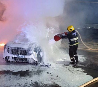 Дар ноҳияи Янгиҳаёти шаҳри Тошканд электромобил оташ гирифт: як нафар зарар дид