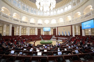 Нызамшылық палатасында жерден нәтийжели пайдаланыў, ўатанласларымыздың ҳуқықлары, дәри-дәрмақлардың қадағалаўын күшейтиў мәселелери додаланды