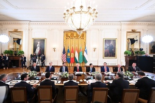 Президенти Ӯзбекистон ба густариши минбаъдаи шарикӣ дар формати «С5+1» даъват намуд