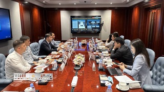 Специалисты АГМК посетили компанию «Huawei»