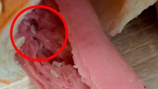 В СЭС прокомментировали случаи появления червей в сосисках: причина - халатность и нарушения правил хранения в магазинах