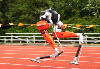 Eng tez yuguradigan ikki oyoqli robot ixtiro qilindi