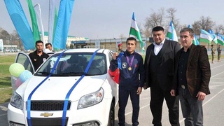 Farg‘onalik bokschiga «Neksiya-3» avtomashinasi sovg‘a qilindi