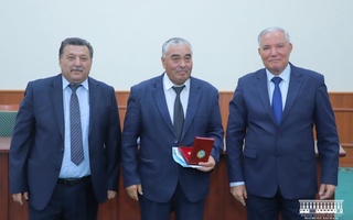 Xorazmda 28 nafar mahalla fidoyisiga “Mahalla iftixori” ko'krak nishoni topshirildi