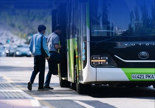 В Узбекистане обновляют систему автобусных перевозок: оплата при посадке становится обязательной