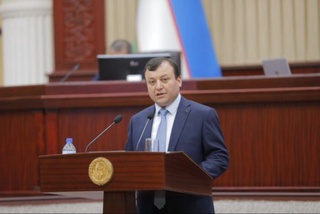 Ўзбошимчалик билан эгалланган ер участкалари ҳамда уларда қурилган бино ва иншоотларга бўлган ҳуқуқлар қандай эътироф этилади?