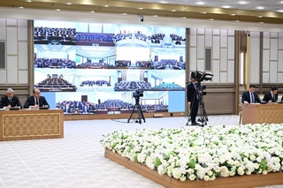 Qoraqalpogʻiston, Jizzax, Sirdaryoda infratuzilma va quruvchilar bilan ishlash oʻz holiga tashlab qoʻyilgani tanqid qilindi