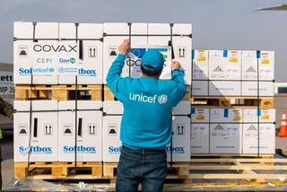 Испаниядан COVID-19нинг сўнгги штаммларига таъсир қилувчи Pfizer вакцинаси олиб келинди