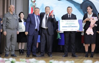 «Ең үлгили министрлик ҳәм шөлкем» және «Ең үлгили район ҳәм қала»таңлаўы жеңимпазлары сыйлықланды