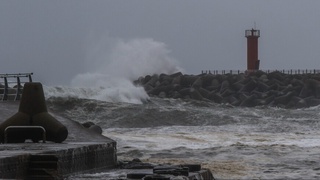 “Канун” тўфони туфайли Жанубий Кореяда 10 минг киши эвакуация қилинди