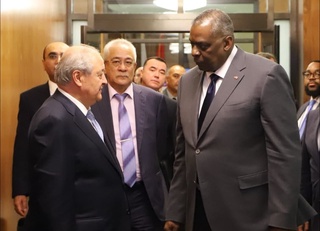 Абдулазиз Комилов АҚШ Мудофаа вазири Ллойд Остин билан учрашувди