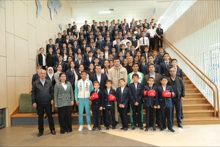 Юртимиз ифтихорлари Президент мактаби ўқувчилари билан учрашди