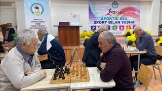 В городе Навои прошел шахматный турнир среди пожилых