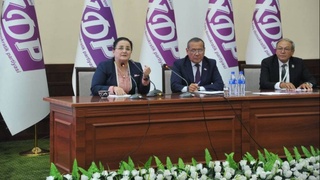 Президентликка номзод Мақсуда Ворисова Фарғона вилояти сайловчилари билан учрашди