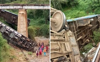 Keniyada poyezd relsdan chiqib ketdi