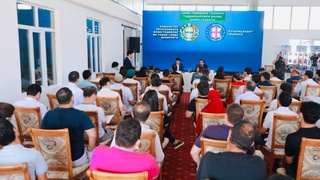 Чарм-пойабзал саноати ишлаб чиқарувчилари билан очиқ мулоқот бўлиб ўтди