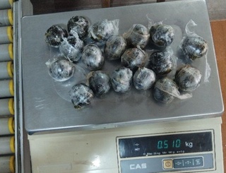 Курьерлик жўнатмаларида 1 кг.га яқин «гашиш» фош этилди