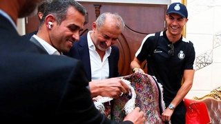 Эронда Роналдуга гилам совға қилинди