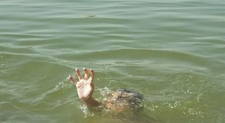 Қорадарёнинг Олтинкўл туманидан оқиб ўтувчи қисмида 10 ёшли ўғил боланинг жасади топилди