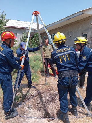 Jizzaxda fuqaroning moli quduqqa tushib ketdi