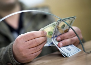 Марказий банк долларнинг кескин ошиб кетиши сабабини тушунтирди